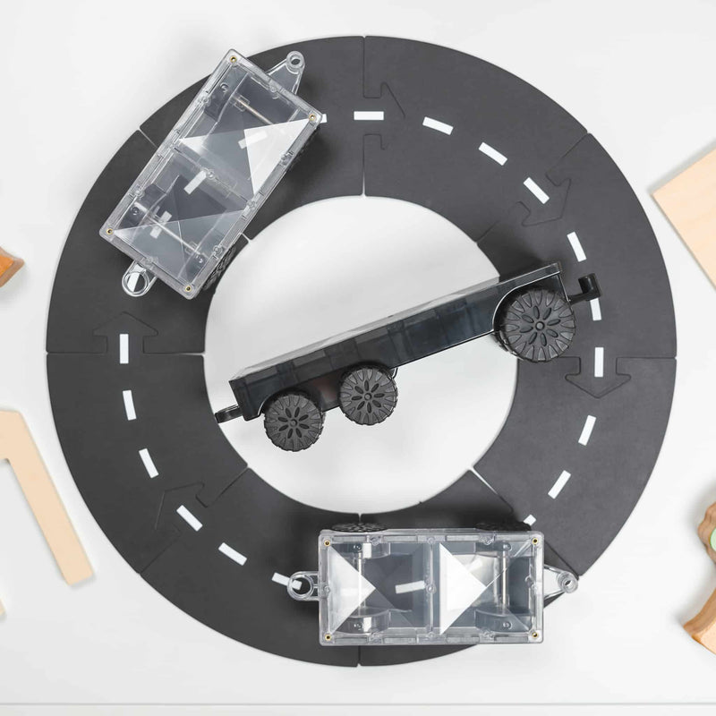 Little Teekie Magnetic Tile Truck Building Set