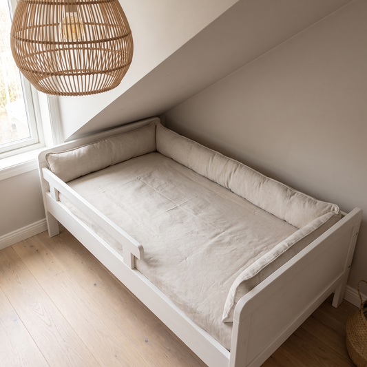 Little Teekie Toddler Bed Bumper | Organic Cotton, Kapok Fill 28x210cm – Oat Linen – lifestyle hero