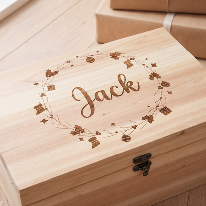 Little Teekie Personalised Wreath Christmas Eve Box | Printed Name, 34x24x12cm – Natural – personalisation detail